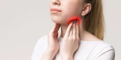 Εξόγκωμα στο λαιμό: τι πρέπει να γνωρίζετε