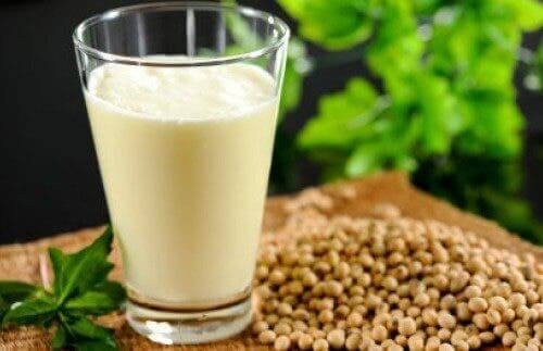 Θρεπτική αξία του γάλακτος κάνναβης, οφέλη και μια συνταγή