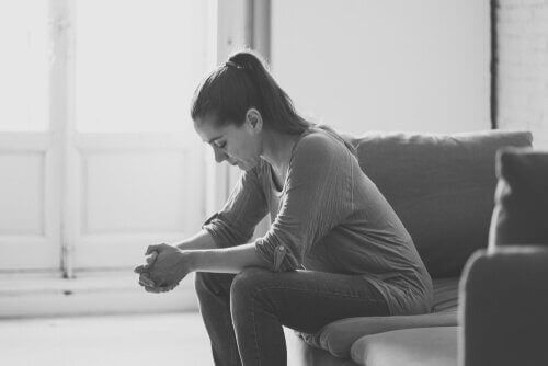 Γυναίκα στεναχωρημένη
