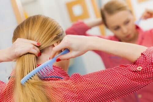 Αποτροπή απώλειας μαλλιών: Πέντε κόλπα για υγιές κρανίο