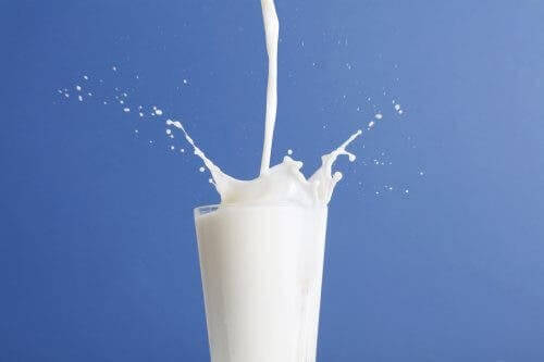 Πλήρες γάλα ή με χαμηλά λιπαρά; Ποιο είναι το καλύτερο;