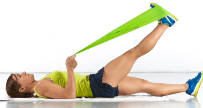 Γυναίκα κάνει ασκήσεις για οστεοαρθρίτιδα γονάτου