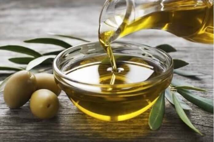 Ελαιόλαδο και ελιές