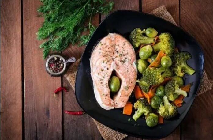 Σολομός με λαχανικά στη Δίαιτα Paleo