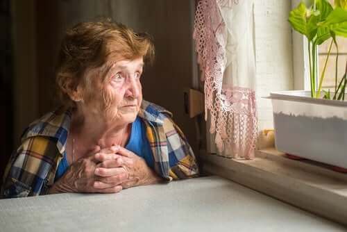 Μοναξιά στους ηλικιωμένους: Πώς επηρεάζει την υγεία τους