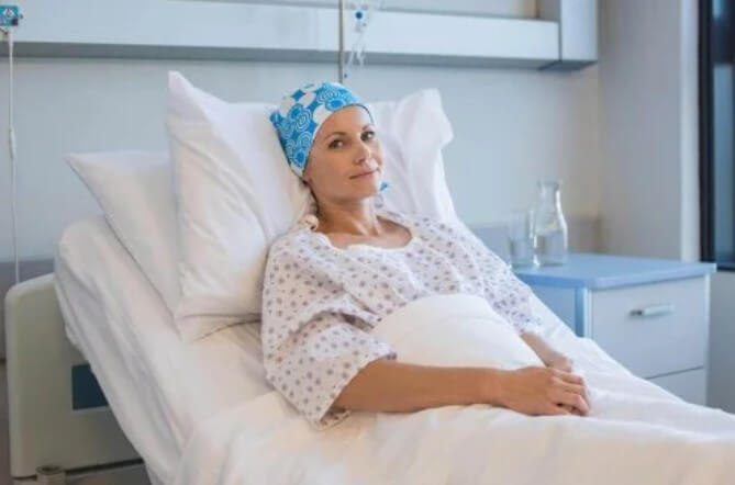 γυναίκα σε χημειοθεραπεία