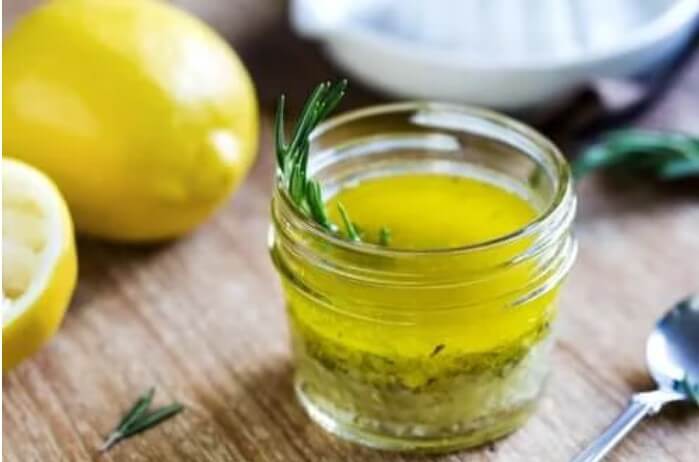 Χυμός ελαιόλαδου και λεμονι