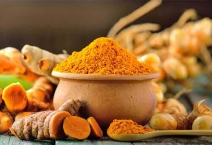 Κουρκουμάς σε σκόνη: καλύτερες τροφές για τις αρθρώσεις