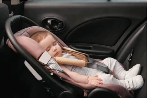 μωρό σε αυτοκίνητο
