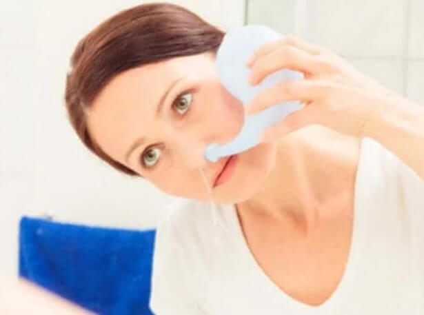 πλύση σε μύτη γυναίκας