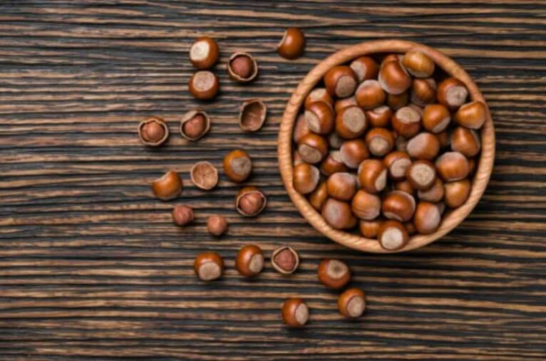 φουντούκια σε μπολ