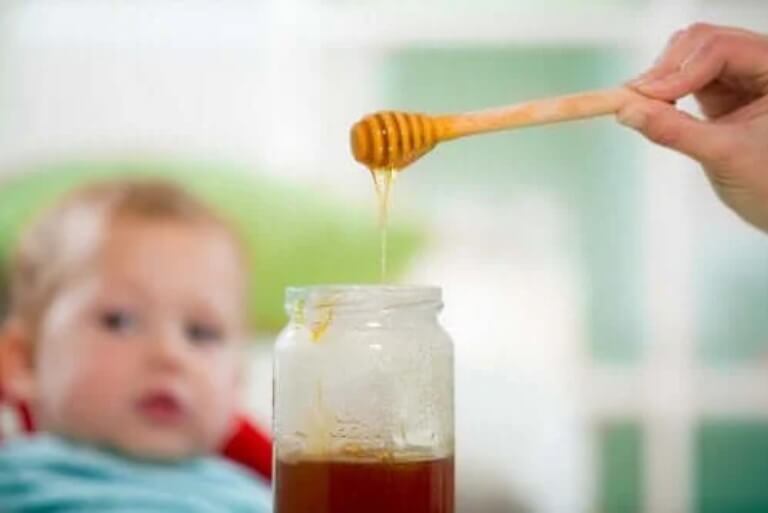 Μέλι και τα μωρά: Ένας επικίδυνος συνδυασμός