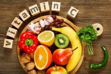 Διάφορες τροφές με βιταμίνη C