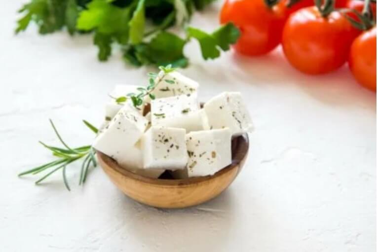 φέτα σε κύβους