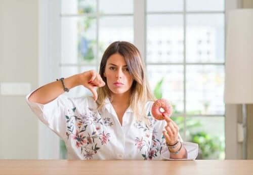 Γυναίκα λέει όχι σε ντόνατ