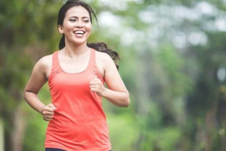 γυναίκα που τρέχει