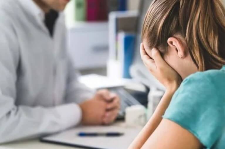 γυναίκα σε γιατρό