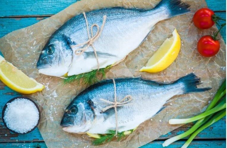 τσιπούρες σε χαρτί