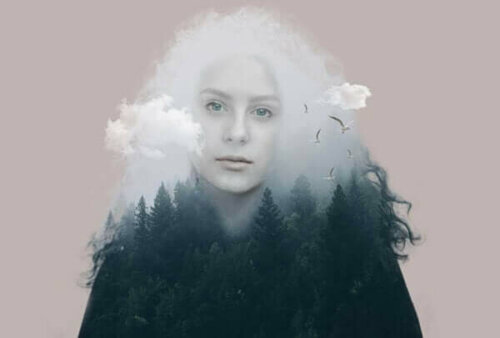 Πρόσωπο γυναίκας, δάσος, και σύννεφα