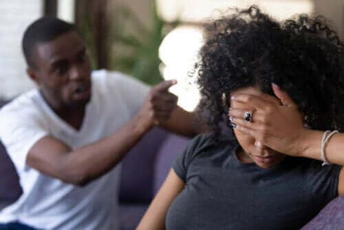 Τι να κάνετε αν ο σύντροφός σας ασκεί λεκτική βία