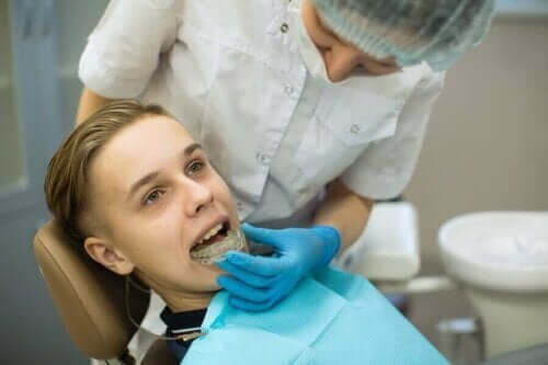 Παιδί στον οδοντίατρο-σύνδρομο κροταφογναθικής έντασης