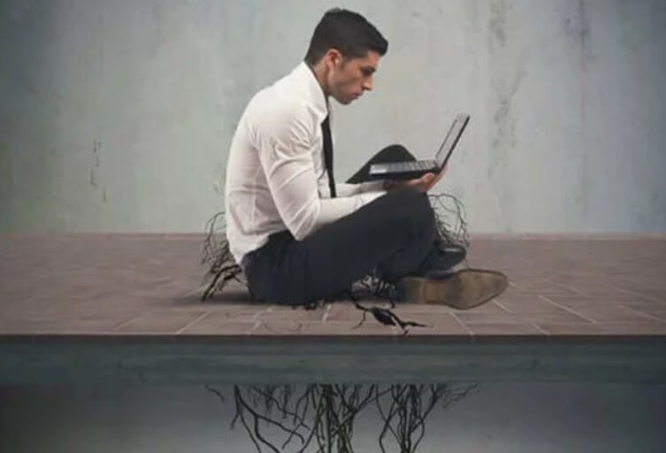 άνδρας βλέπει πορνό