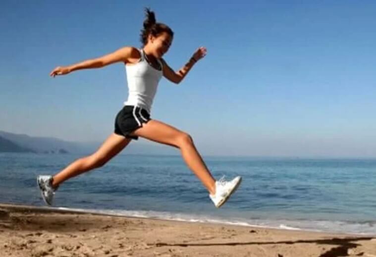 γυναίκα που αθλείται