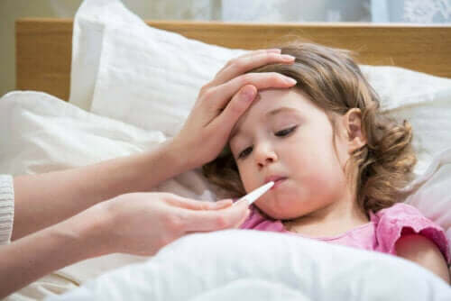 Κοριτσάκι με θερμόμετρο στο στόμα-Λοιμώδης μονοπυρήνωση στα παιδιά