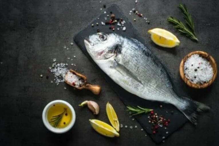 ψάρι με λεμόνι