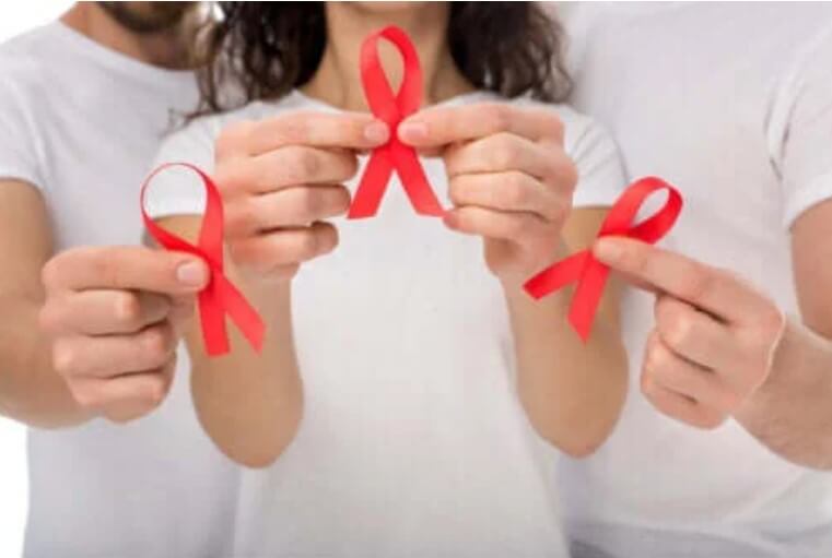 Όλοι οι μύθοι σχετικά με τη μετάδοση του HIV
