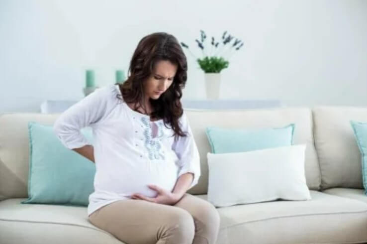 έγκυος κάθεται