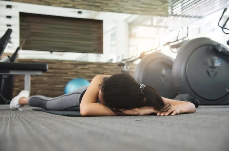 αναίσθητη γυναίκα