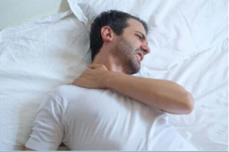 Πώς να κοιμηθείτε αν έχετε τενοντίτιδα στον ώμο