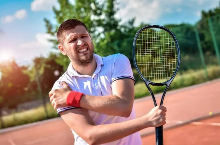 τενίστας με τενοντίτιδα