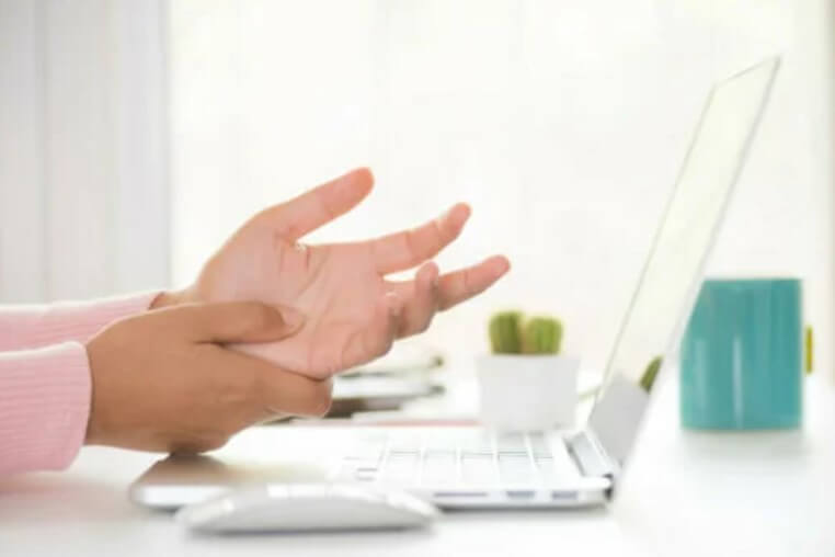 πόνος λόγω καρπιαίου