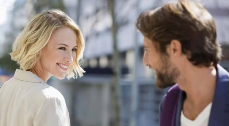 γυναίκα που χαμογελά