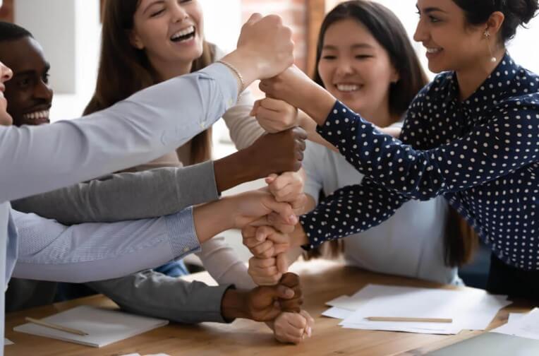 ενήλικες παίζουν