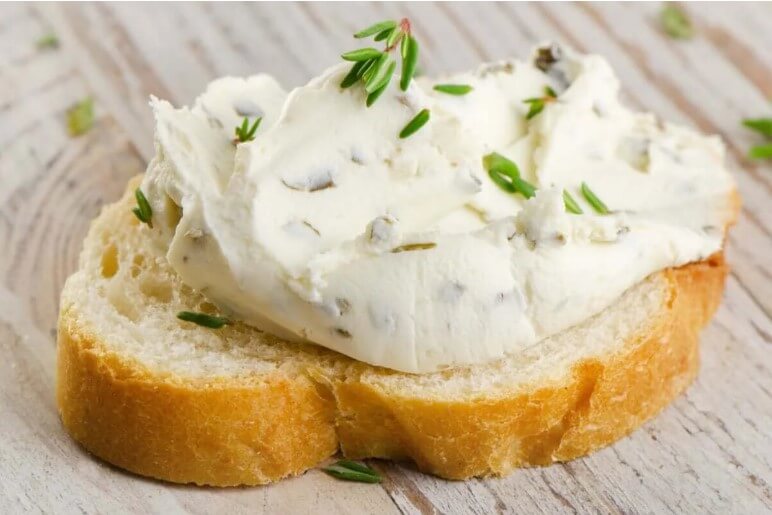 τυρί κρέμα σε ψωμί
