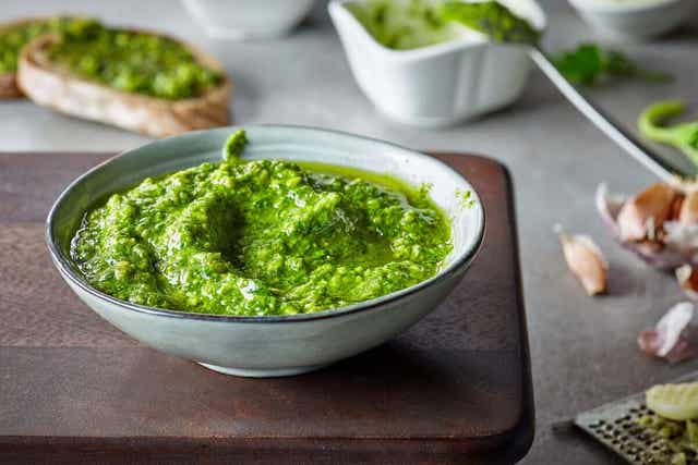 Σάλτσα pesto σε μπολ