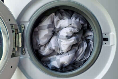 5 συμβουλές για να πλένετε τα καλύμματα του κρεβατιού