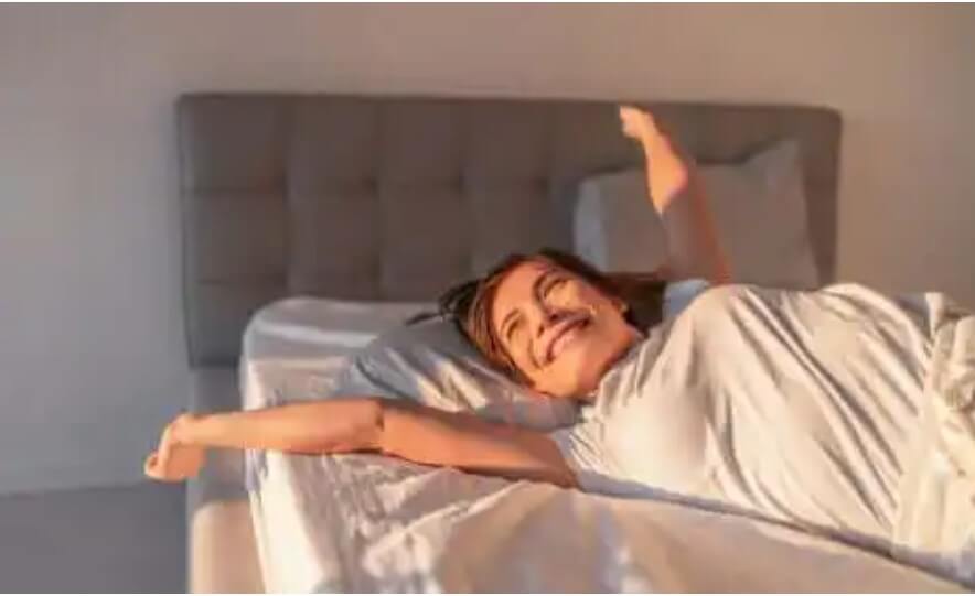 γυναίκα στο κρεβάτι