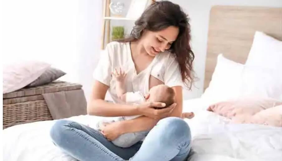 μητέρα θηλάζει