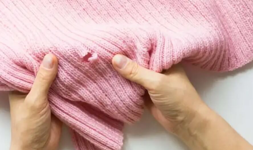 τρύπα σε μαλλινο