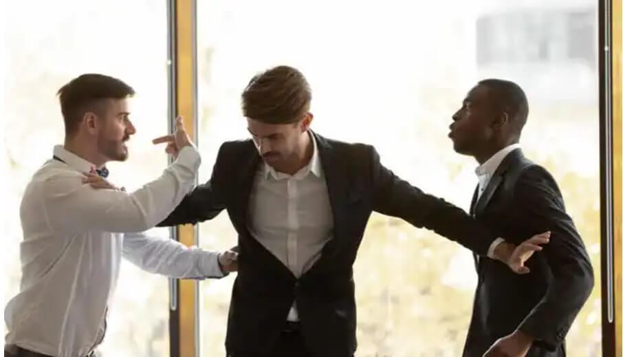 τσακωμός στη δουλειά