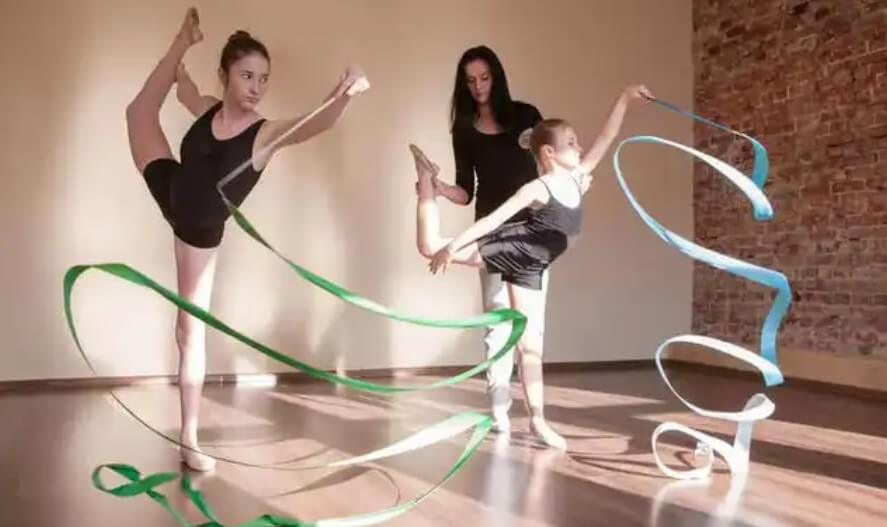 κορίτσια κάνουν μπαλέτο