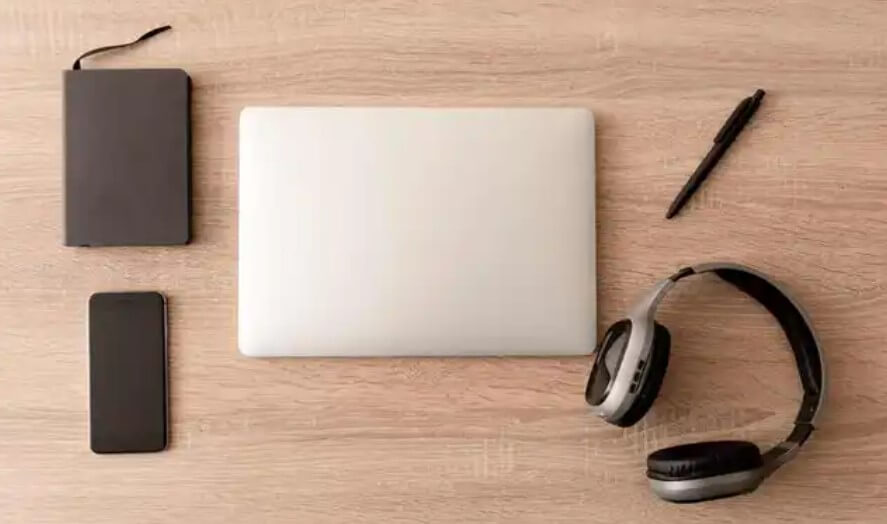 laptop και εξοπλισμός