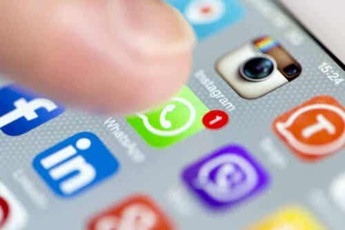 Μέσα κοινωνικής δικτύωσης σε κινητό τηλέφωνο