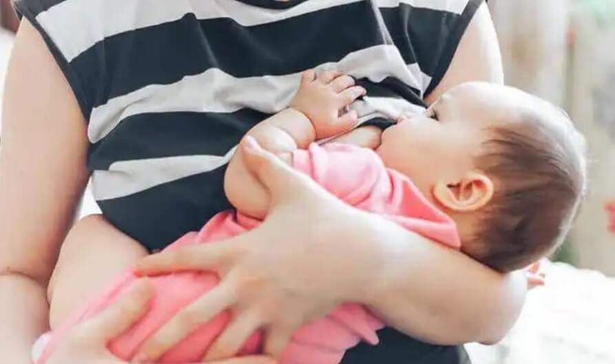 θηλασμός μωρού