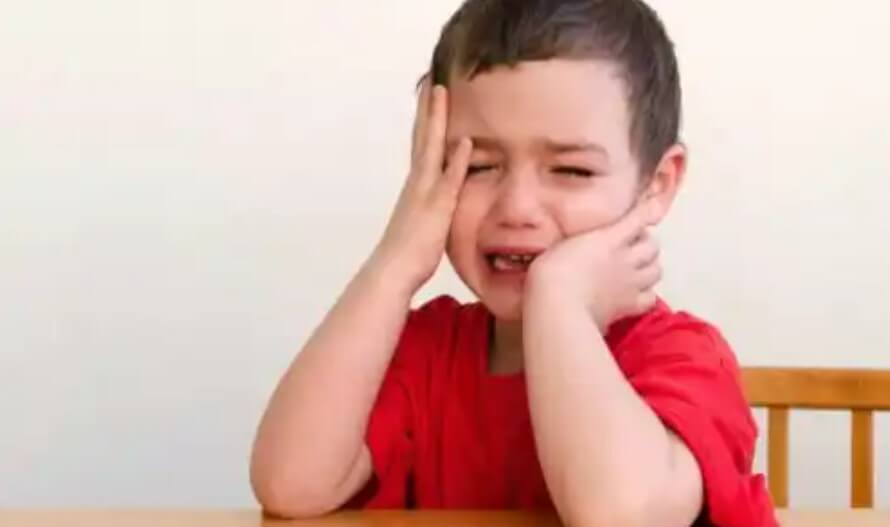 παιδί που κλαίει