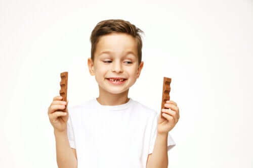 Είναι ασφαλές για τα παιδιά να τρώνε σοκολάτα;